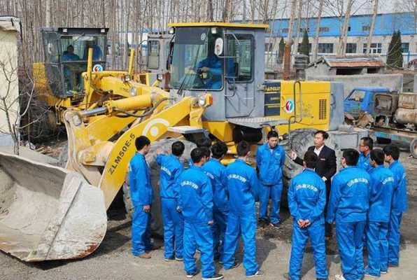 重庆在什么地方学铲车（重庆铲车培训学校）