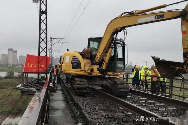 挖机做地铁做些什么（地铁挖掘机施工视频）