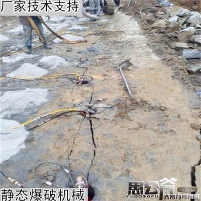 高速公路基层用什么破碎（高速公路施工用石块高效破碎装置）