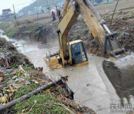 下雨为什么挖掘机不能开（下雨挖机能挖土吗）