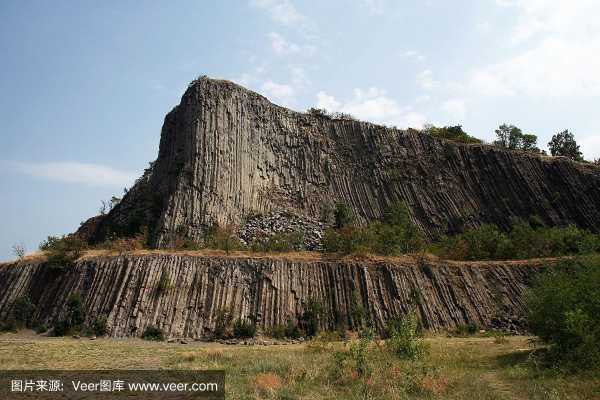 岩石县有什么特性（岩石山是什么地貌）