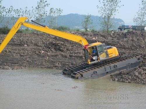 涉水挖机有什么隐患（挖机涉水深度可以多少）