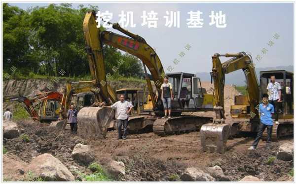 贵阳什么地方能学挖掘机（贵阳学挖机的培训机构）