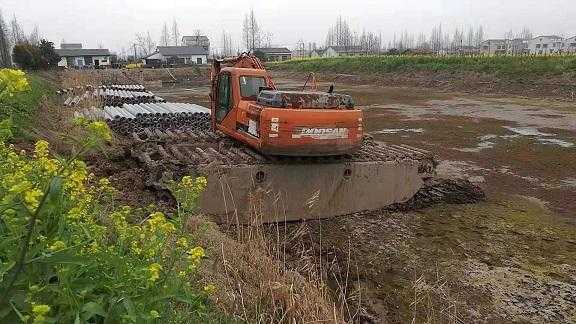 河道加宽用什么挖掘机（河道拓宽施工）