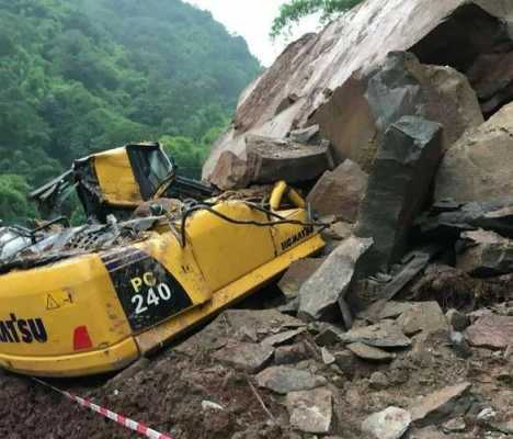 挖机侧翻了对挖机有什么损坏（挖机侧翻人死亡概率大吗）