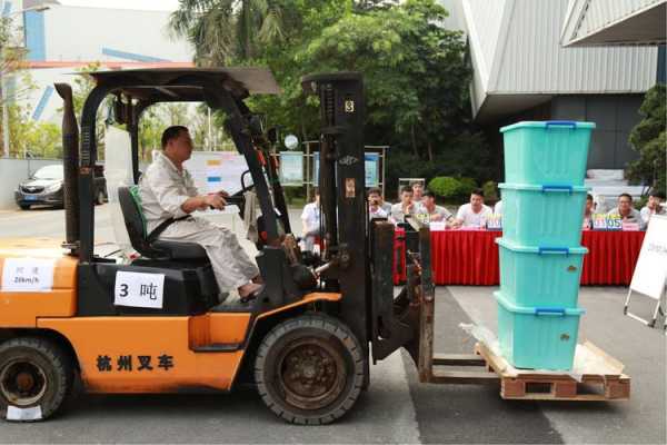 叉车人下行是什么意思（叉车行驶中人车最小安全距离）